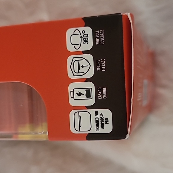 Reese's AirPod Pro Case with Carabiner - Picture 4 of 4